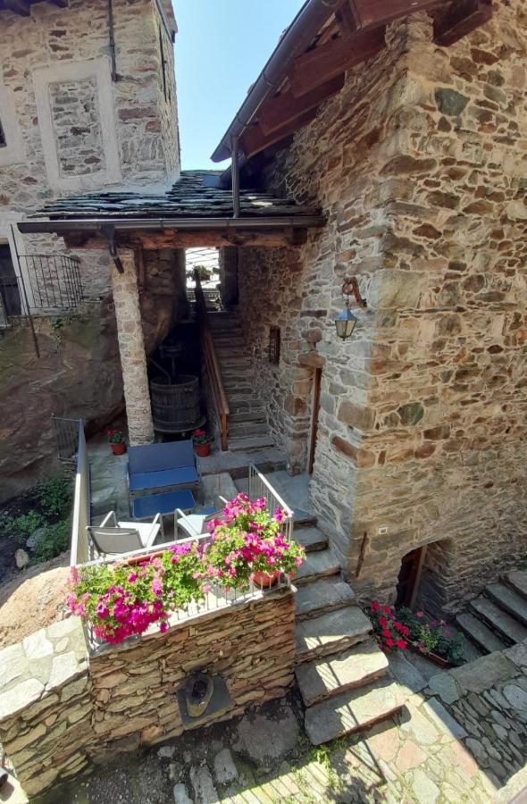 Bed & Breakfast La Crotta Bed & Breakfast Pont-Saint-Martin Exterior photo