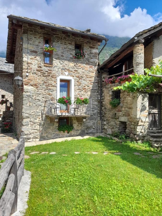 Bed & Breakfast La Crotta Bed & Breakfast Pont-Saint-Martin Exterior photo