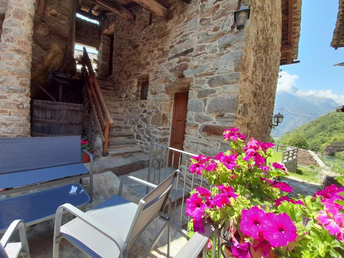 Bed & Breakfast La Crotta Bed & Breakfast Pont-Saint-Martin Exterior photo