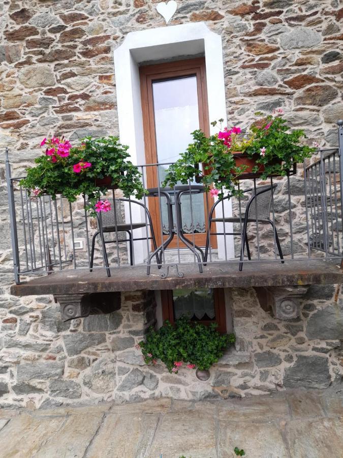 Bed & Breakfast La Crotta Bed & Breakfast Pont-Saint-Martin Exterior photo